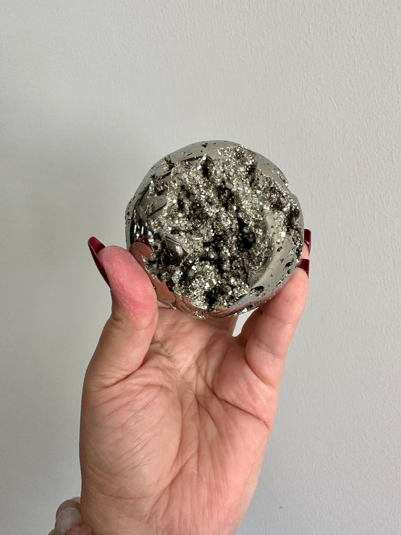 Sophisticated Pyrite Sphere from Peru. 638gr. 73mm.