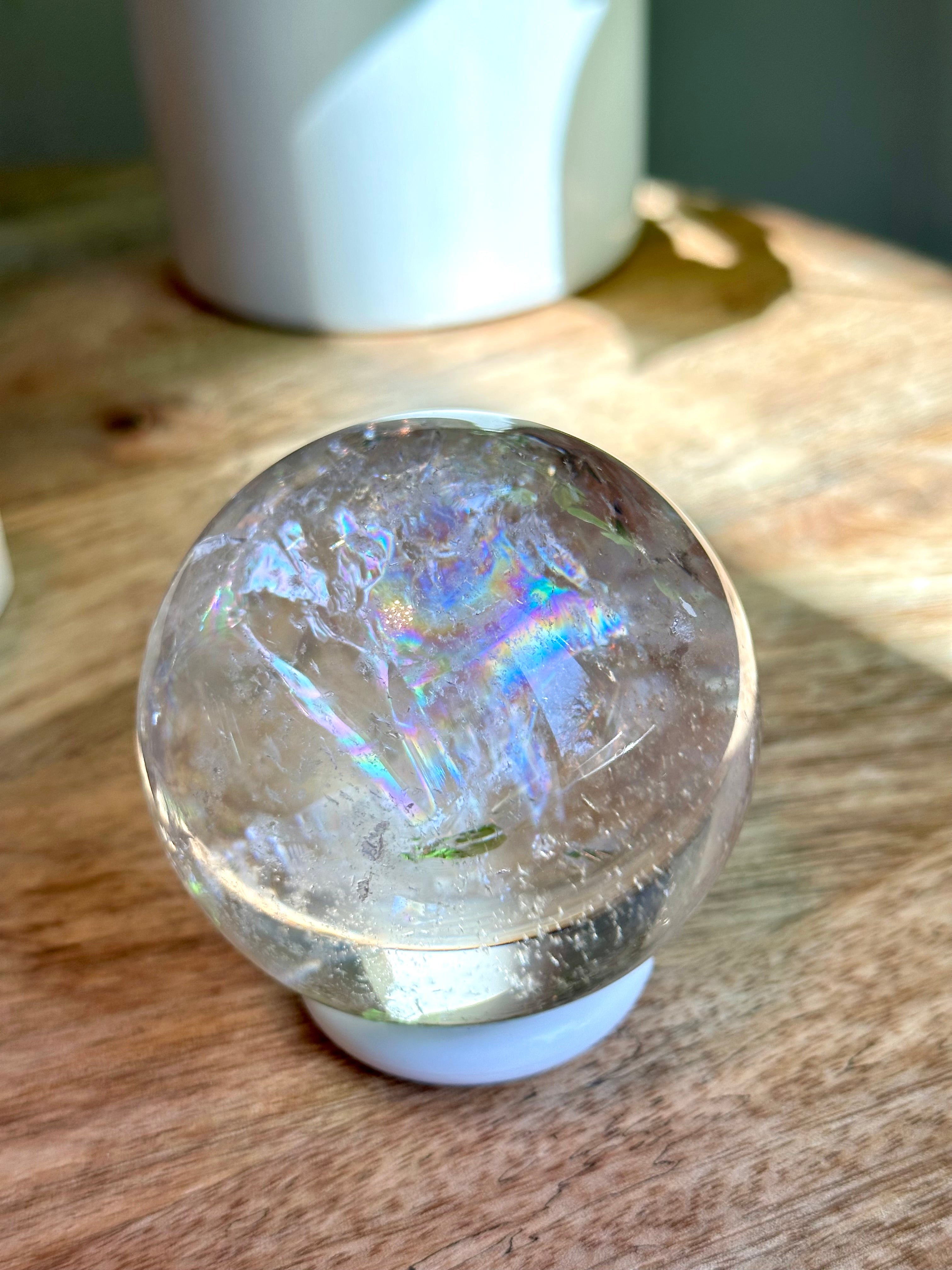 Gorgeous optical Quartz Sphere with large Rainbows