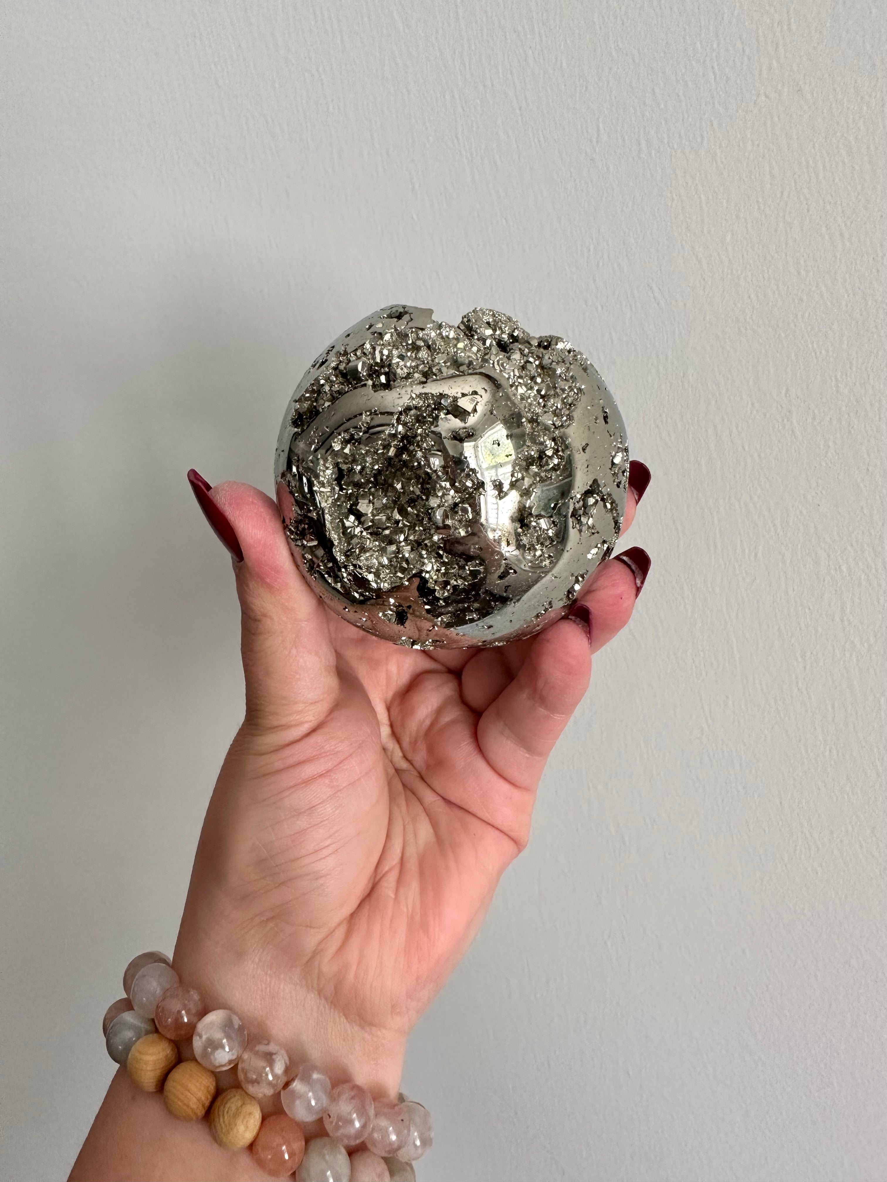 Sophisticated Pyrite Sphere from Peru. 638gr. 73mm.