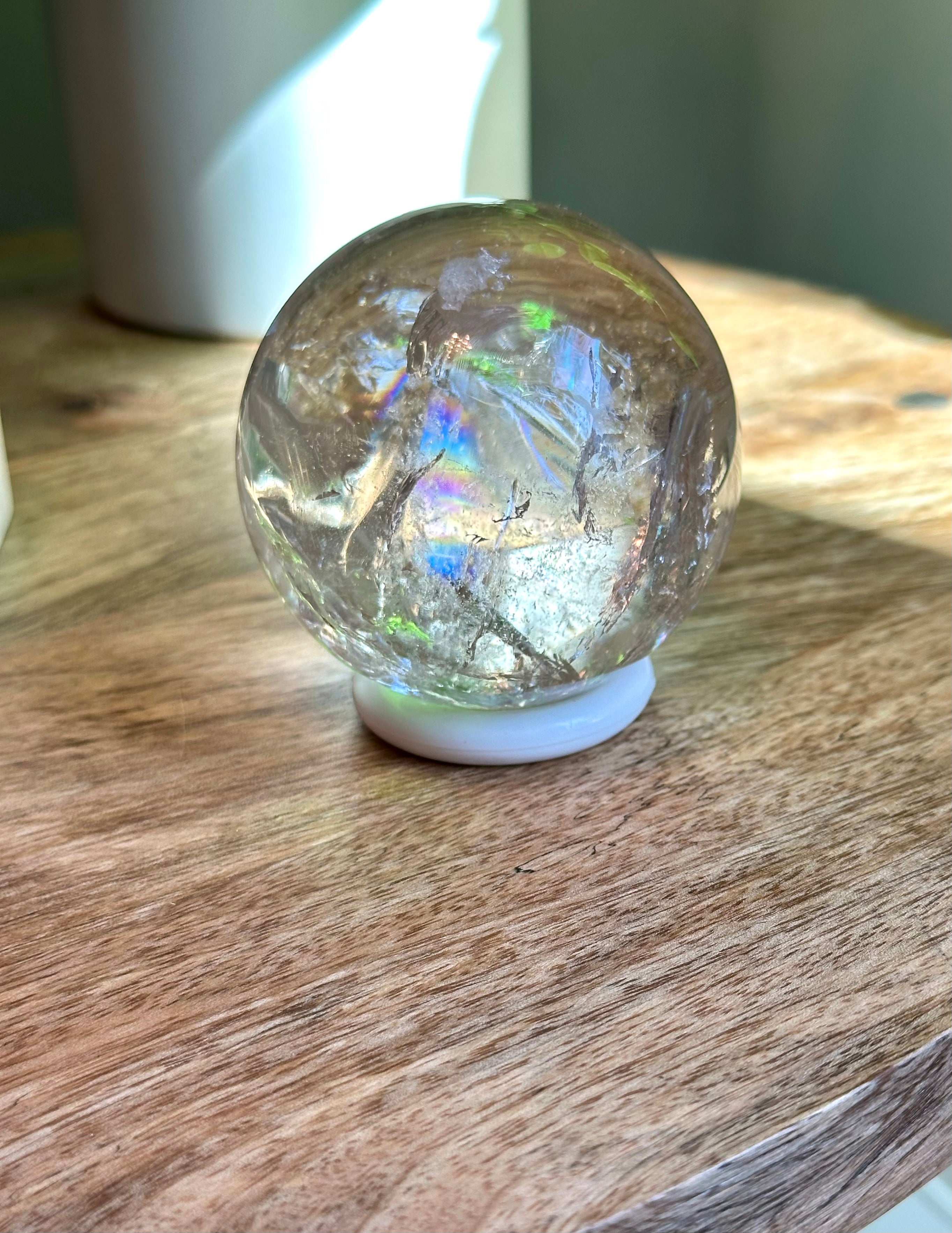 Gorgeous optical Quartz Sphere with large Rainbows