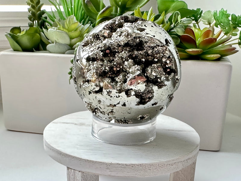 Sophisticated Pyrite Sphere from Peru. 638gr. 73mm.