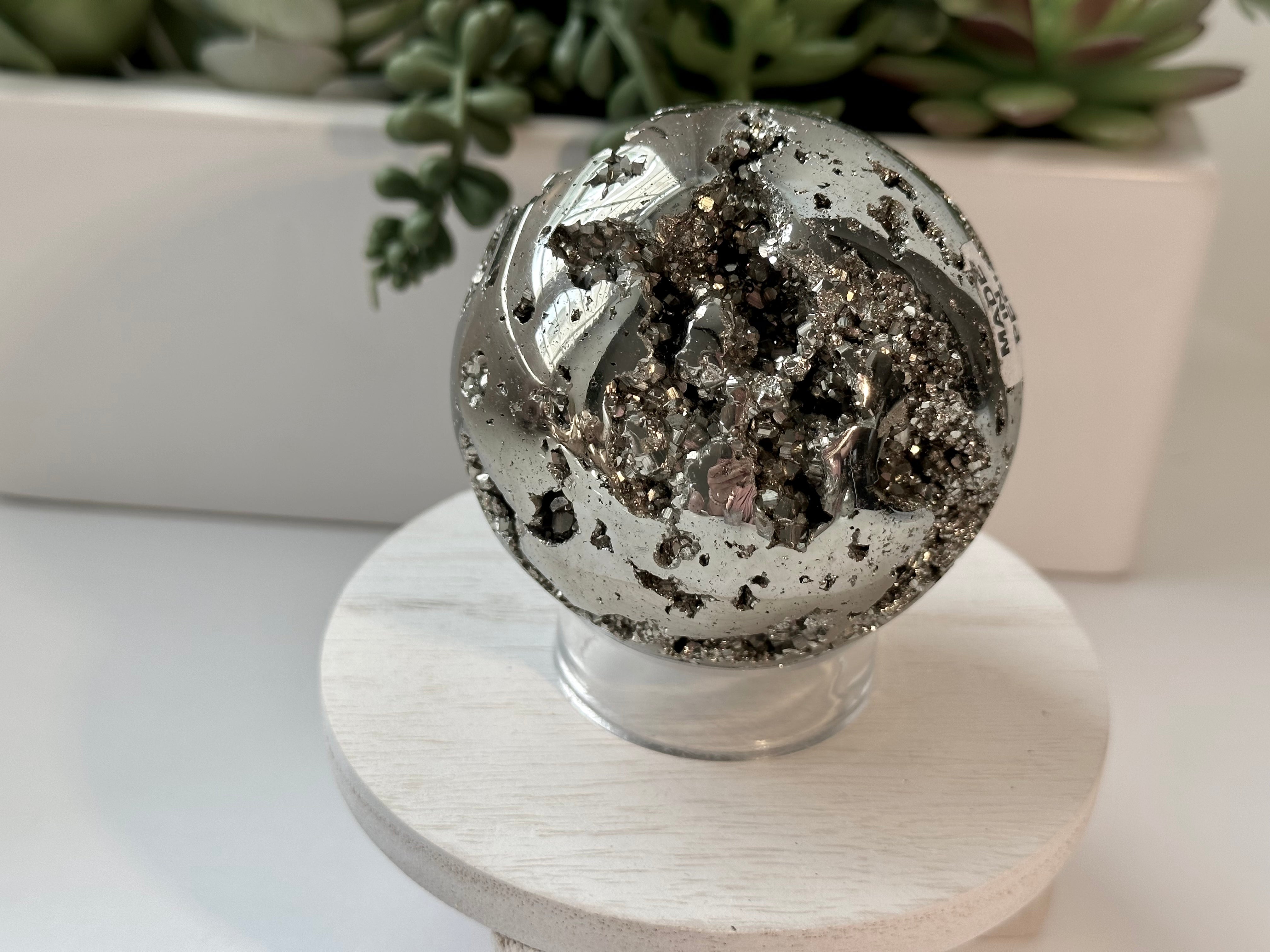 Sophisticated Pyrite Sphere from Peru. 638gr. 73mm.