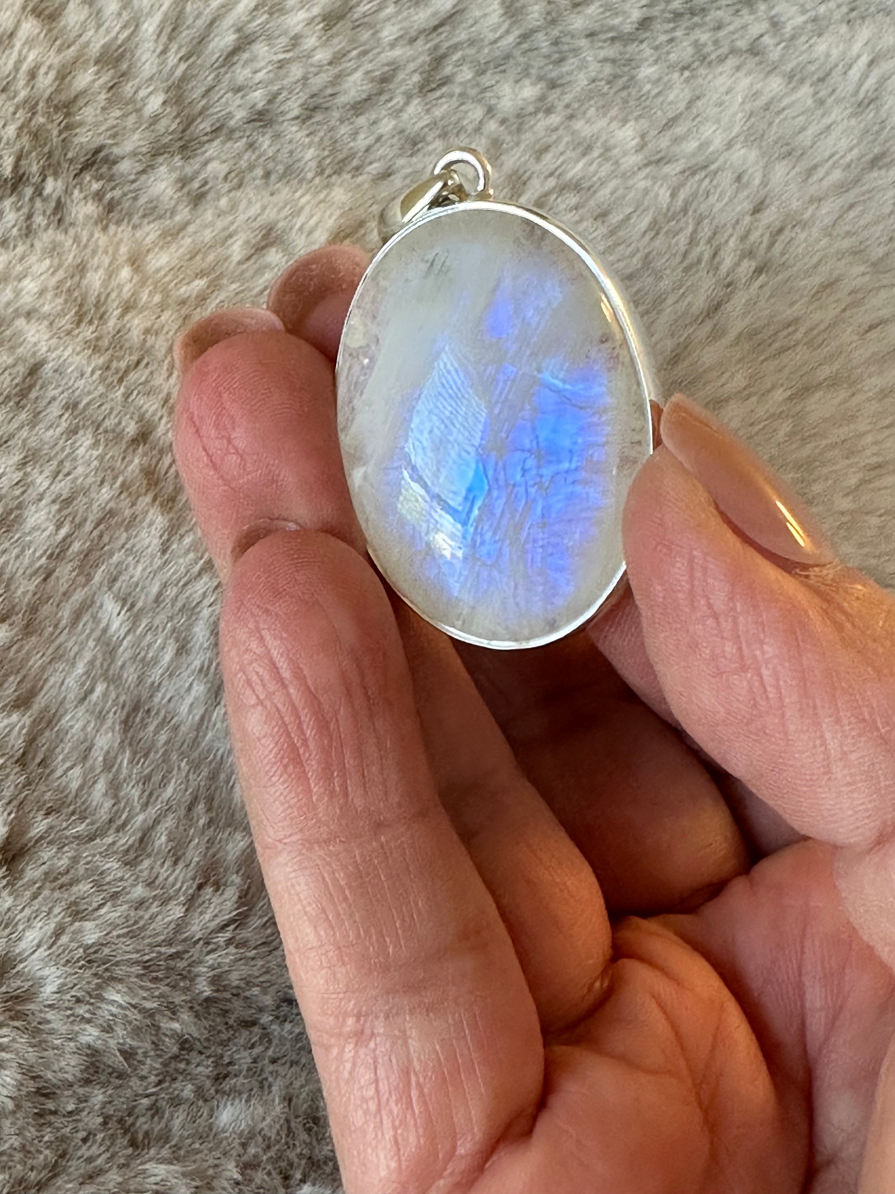 Oval Moonstone Silver Pendant.