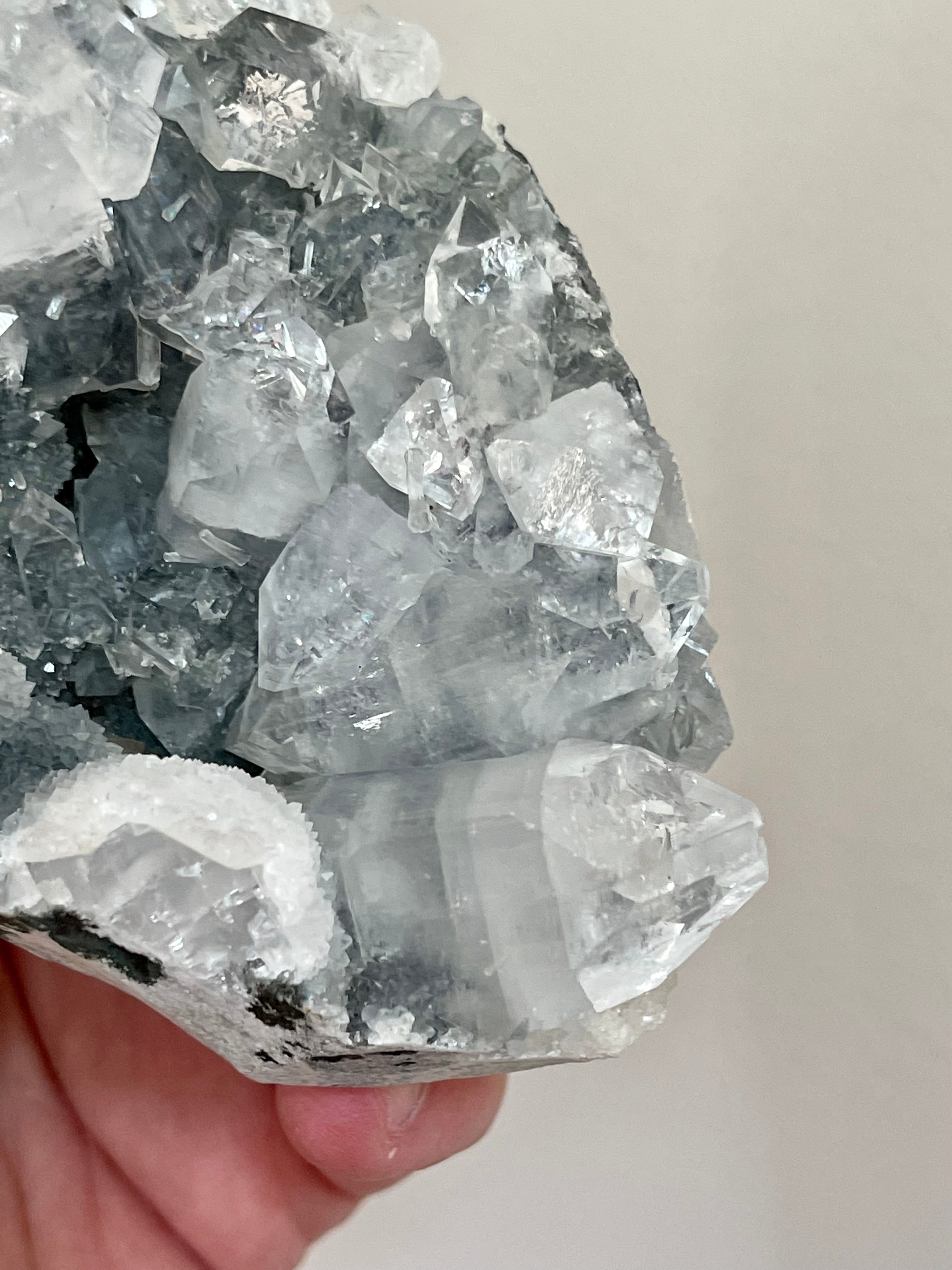 Spectacular Apophyllite cluster from India. High grade Apophyllite with Chalcedony 456gr.