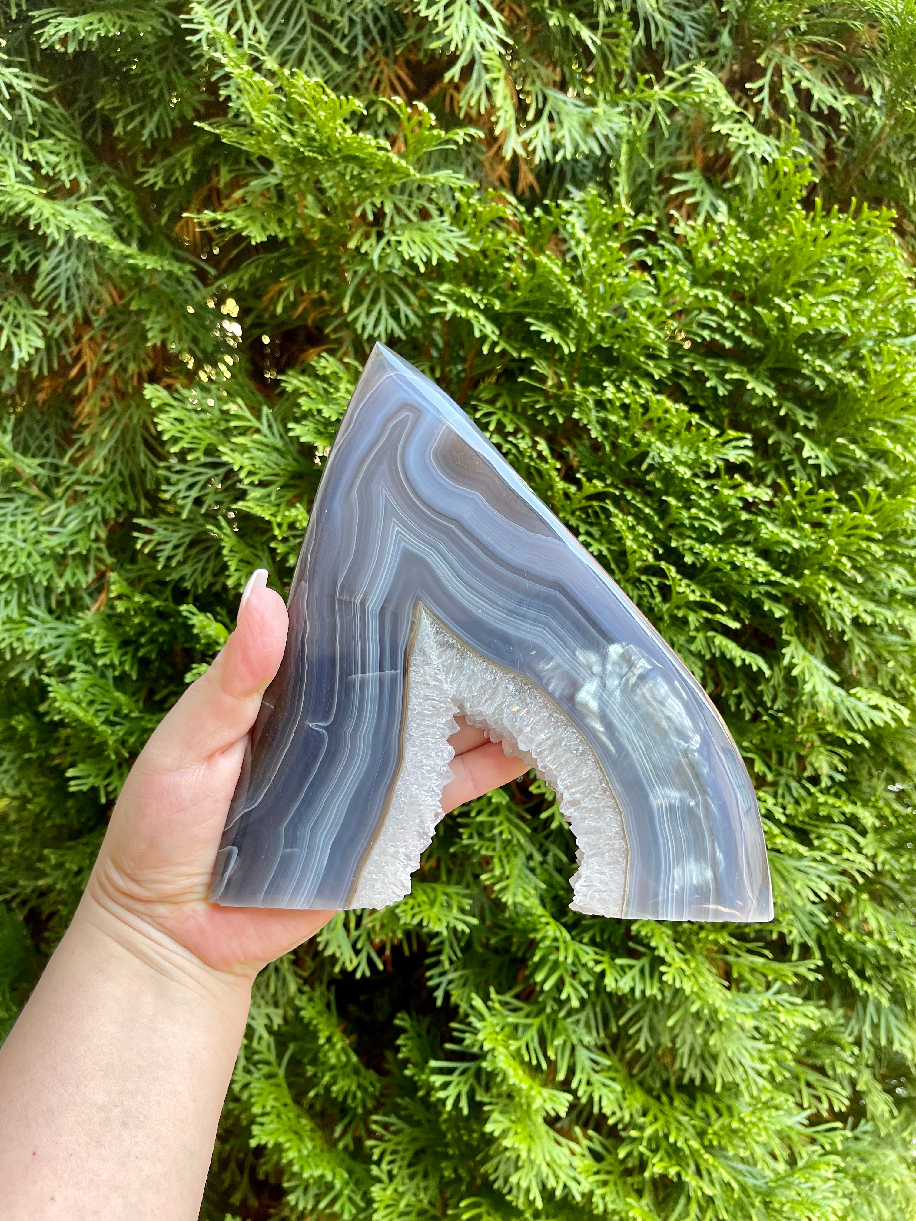 Natural polished blue-gray Agate slice with Amethyst druzy.584gr