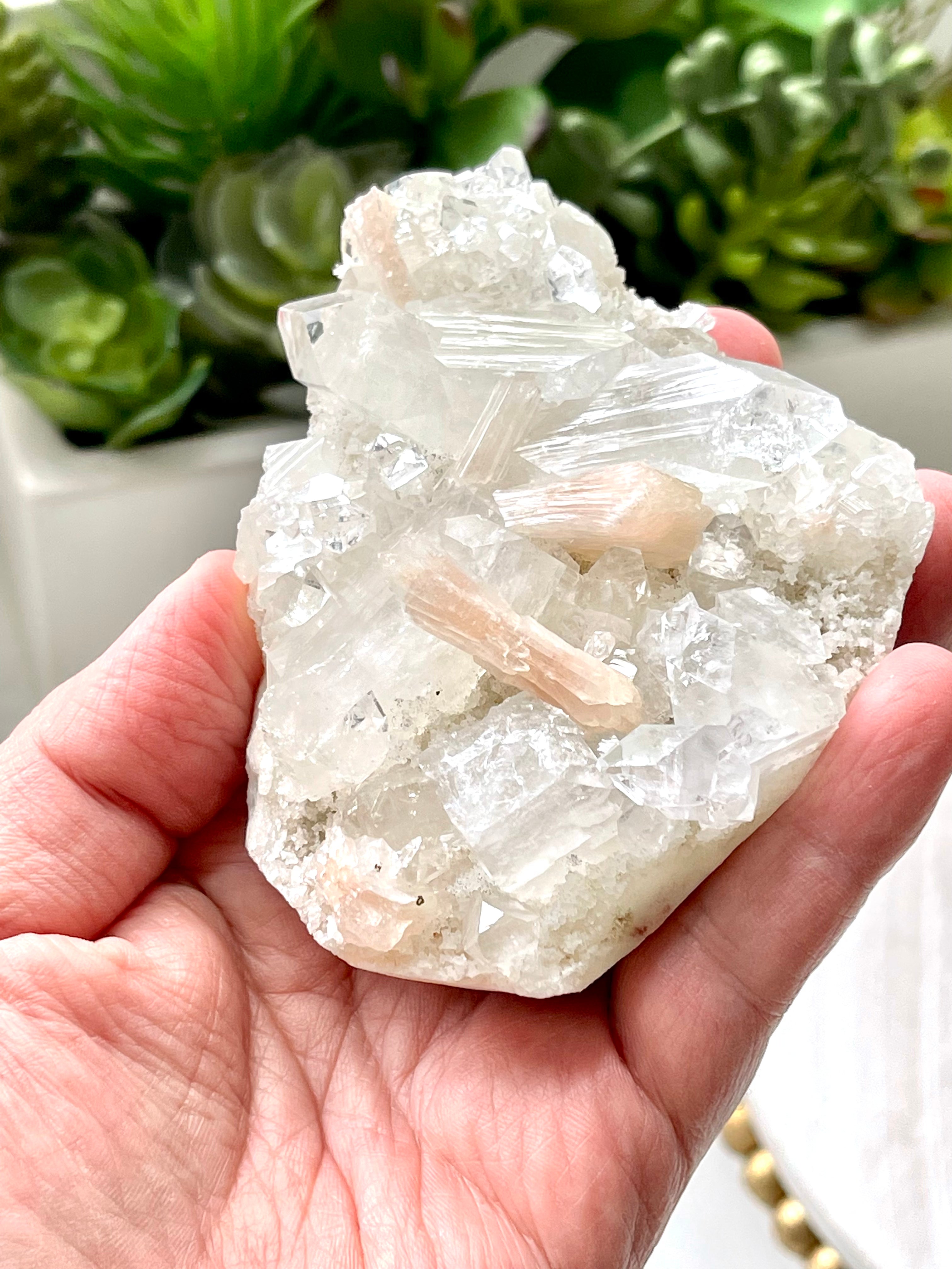 Apophyllite cluster from India. High grade Apophyllite 193gr.